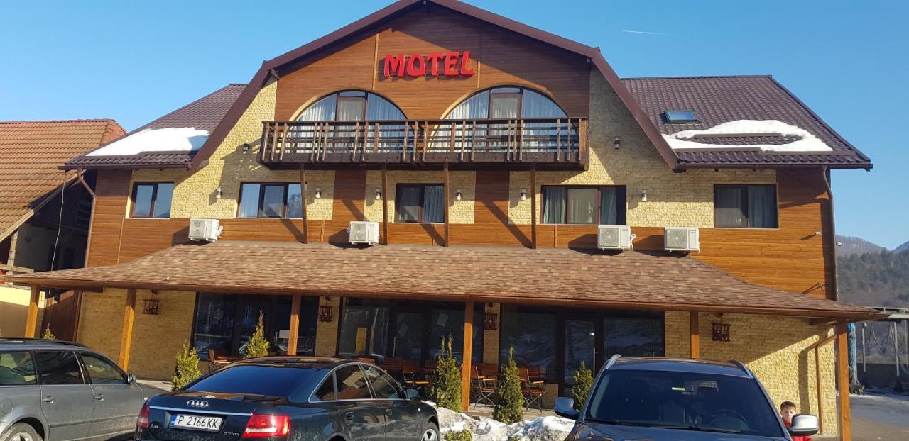 Efm Motel Brezoi Exterior foto